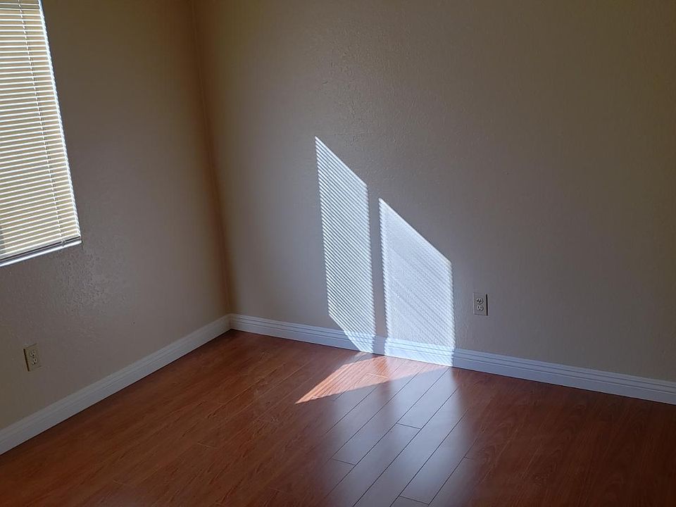 1st image of 11306 Oakwood Dr