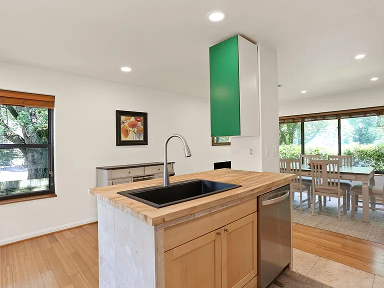 2360 S Arlington Ridge Rd — Photo 12