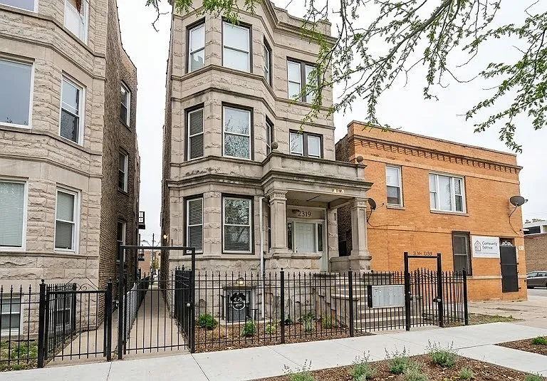 1555 S Millard Ave #2R — Photo 1