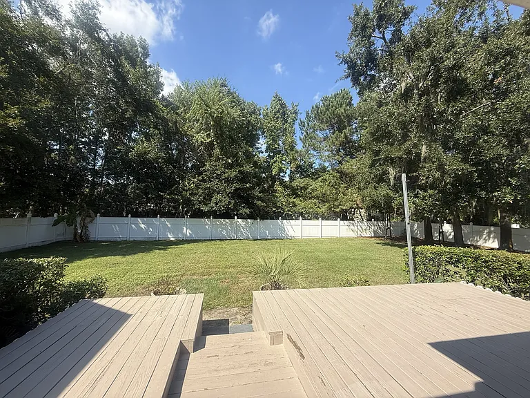 141 Royal Dr — Photo 25