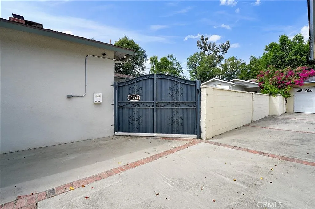 2 bed, 1200 sqft, $3,500 — Photo 3
