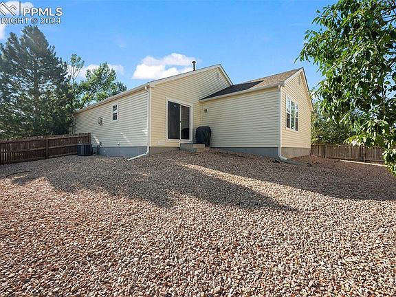 3rd image of 8210 Oakton Ct
