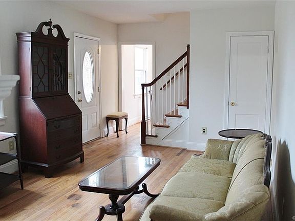 2nd image of 2205 Oakwood Ln