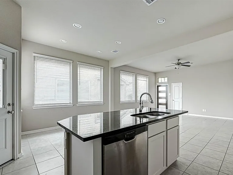 315 Biltmore Loop — Photo 17