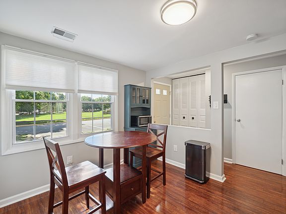 3rd image of 5300 Larochelle Ct