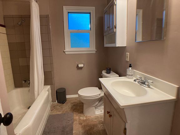 5th image of 924 W 21st St