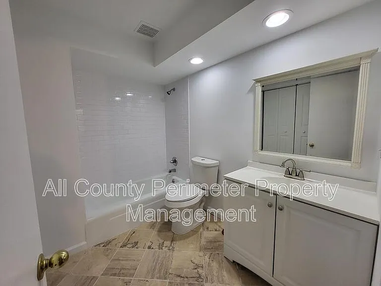 3083 Colonial Way #L — Photo 6