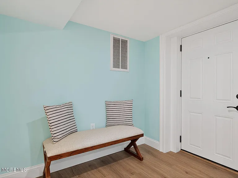 32 Franklin Ave — Photo 39