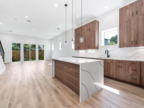 2nd image of 3619 Bremond St
