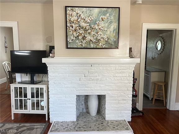 4th image of 3566 W 122nd St
