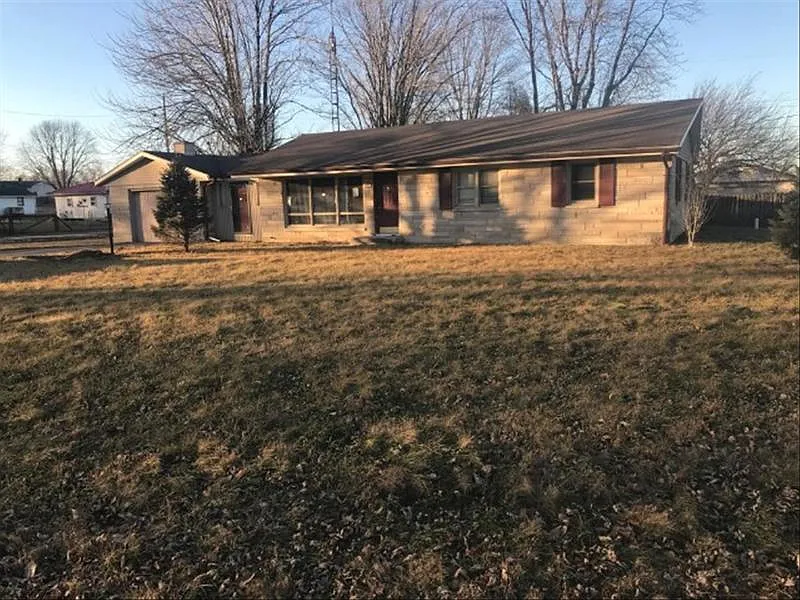 702 E Gatewood Dr photo 1