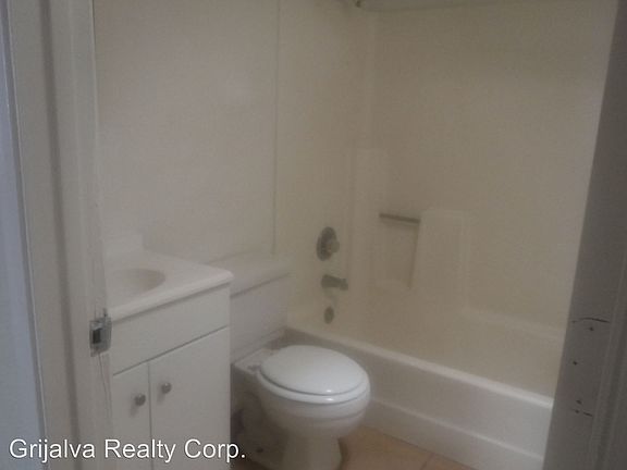4th image of 2607 N Fontana Ave
