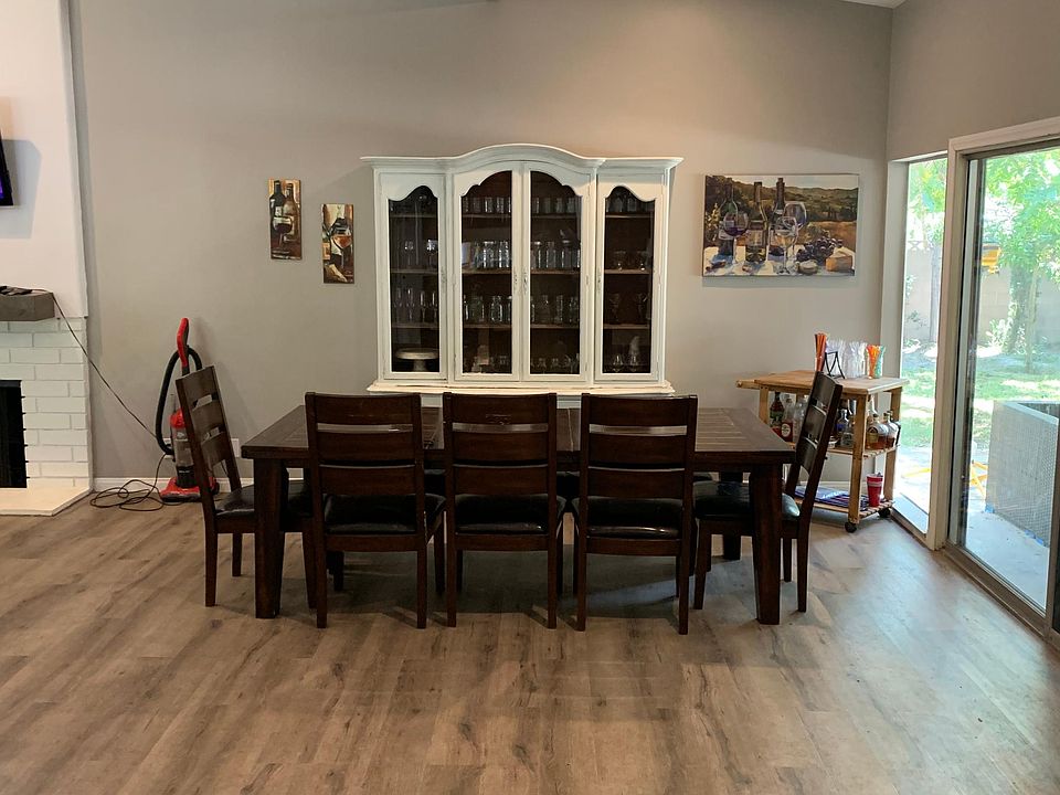 Open eating area off kitchen and back patio