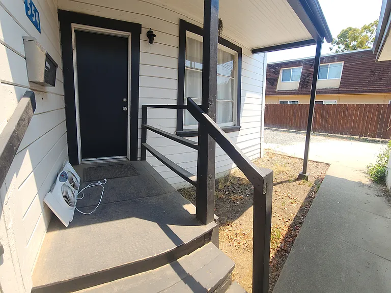 554 W Foothill Blvd — Photo 38