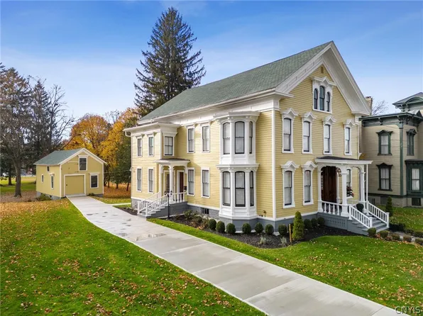 21 Madison St, Hamilton, NY 13346