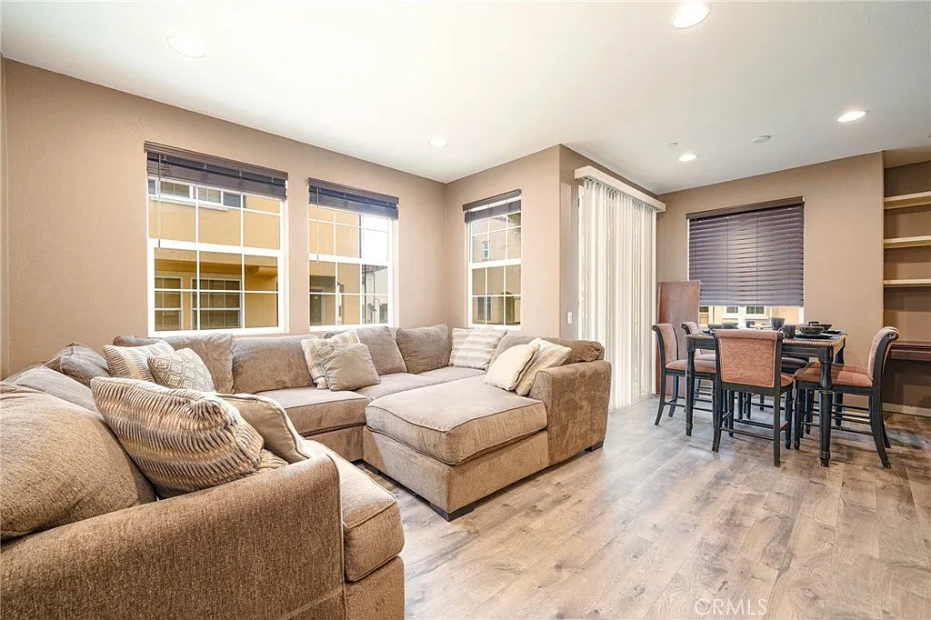2 bed, 2.5 bath, 1132 sqft, $3,150 — Photo 4