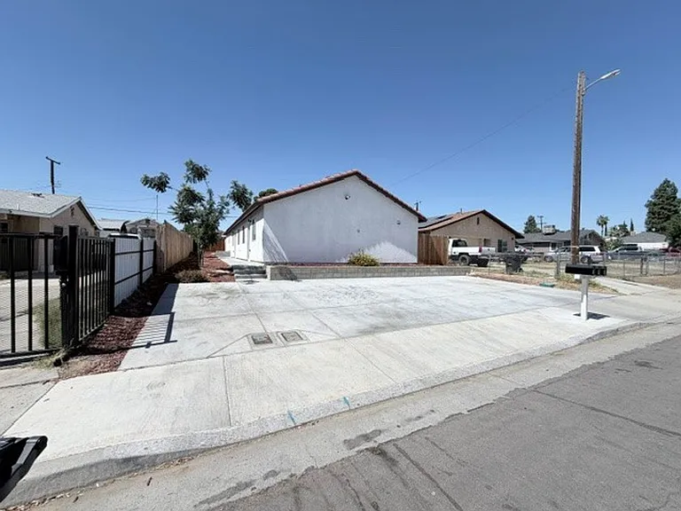 Jeffrey St. — Photo 1