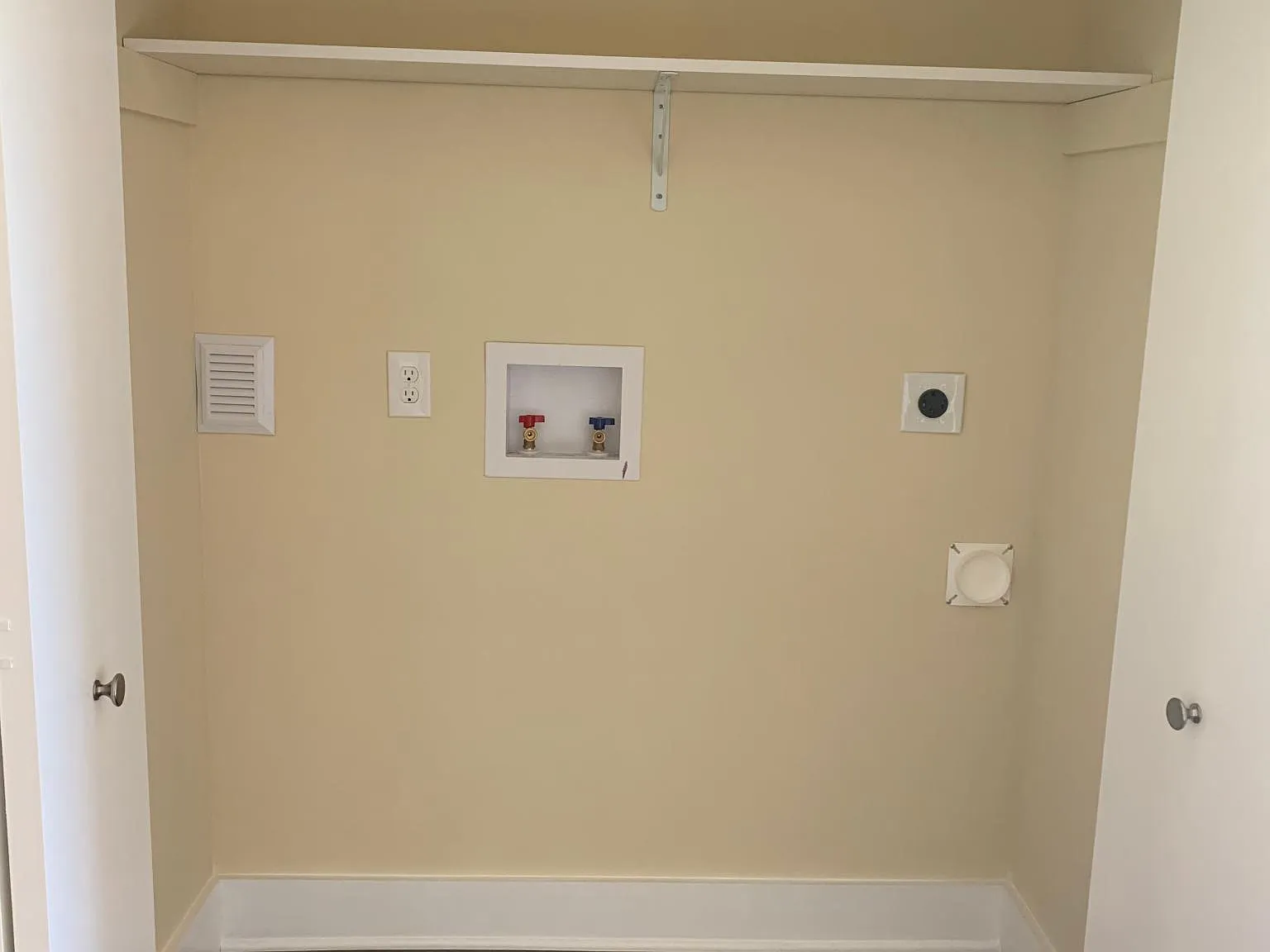 4 bed, 1.5 bath, 1215 sqft, $2,350 — Photo 3