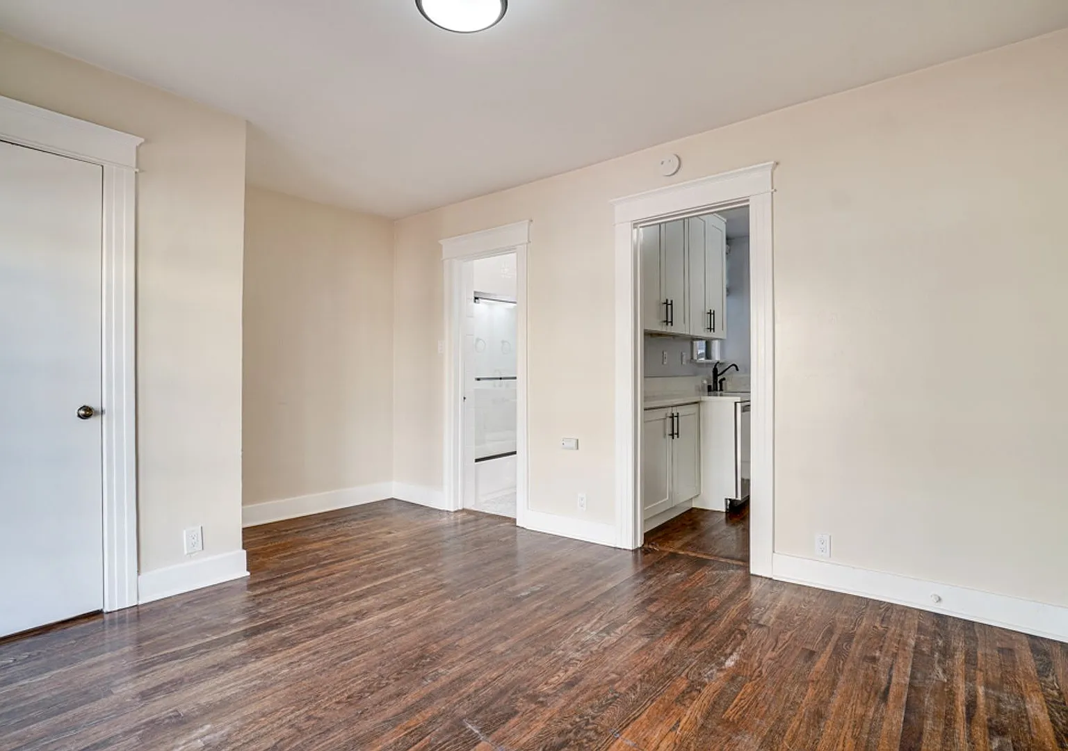 Torrey Arms Apartments — Photo 4