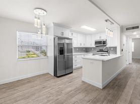 6 Burgundy Dr, Delray Beach, FL