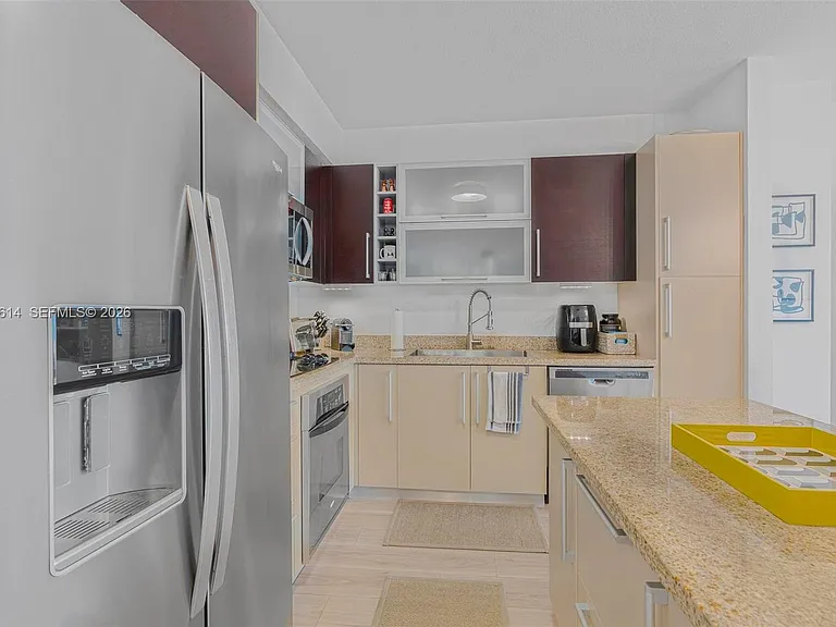 500 NE 29th St #706 — Photo 8