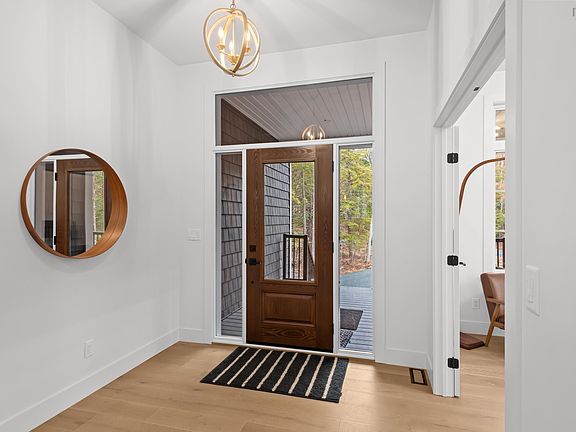 3rd image of 38 Acorn Dr