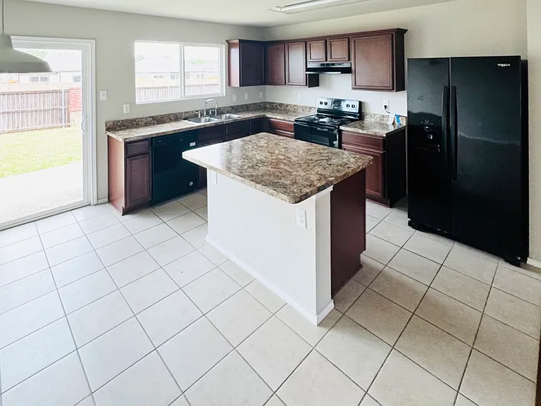 114 Brushy Creek Ln — Photo 3