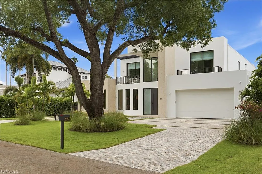 4 bed, 4.5 bath, 4729 sqft, $65,000 — Photo 2