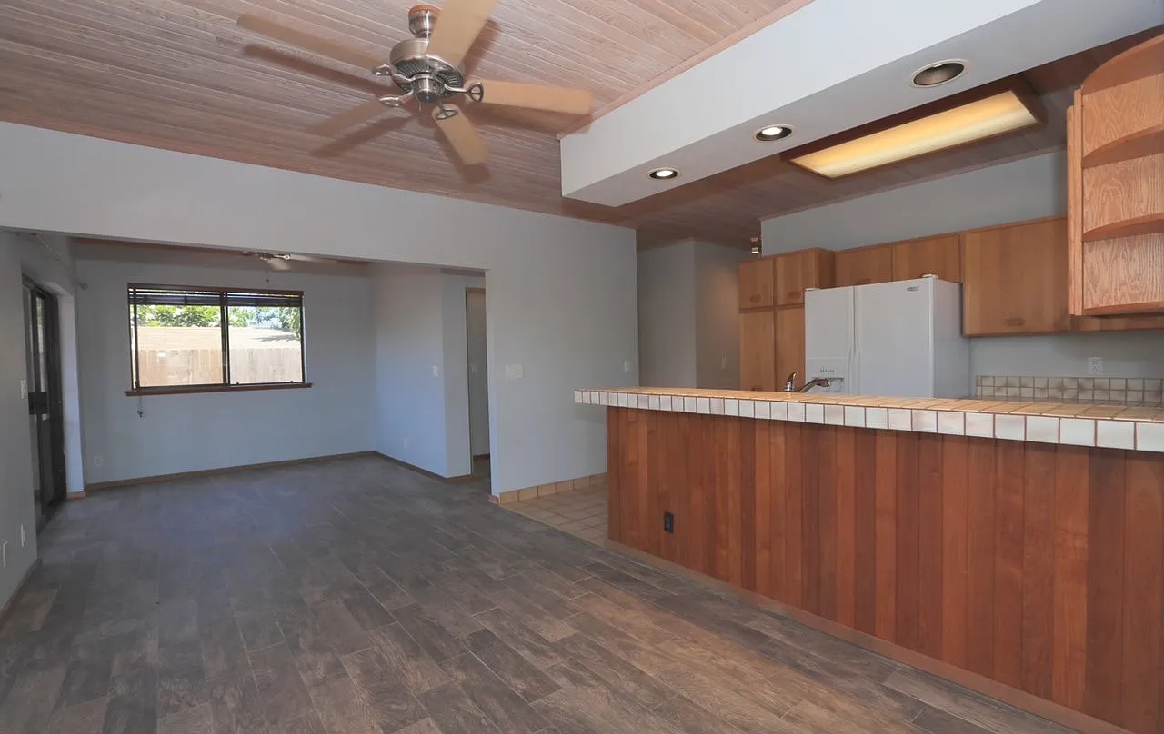 3 bed, 1600 sqft, $4,200 — Photo 2