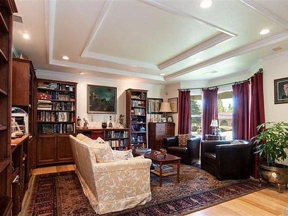 4th image of 370 France St