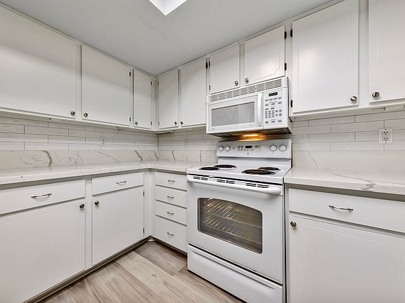 1969 Scimitar Dr - Renovated 2 bed, 2 bath condo with modern touches located in convenient part of Henderson.