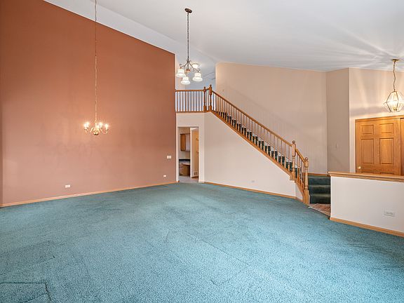 3rd image of 631 Saugatuk Cir