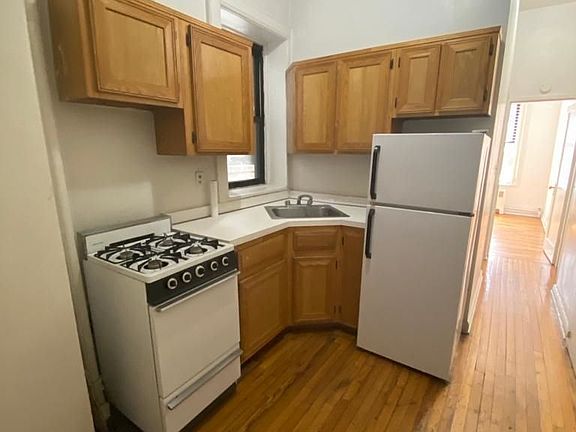 3rd image of 208 W 80th St #A