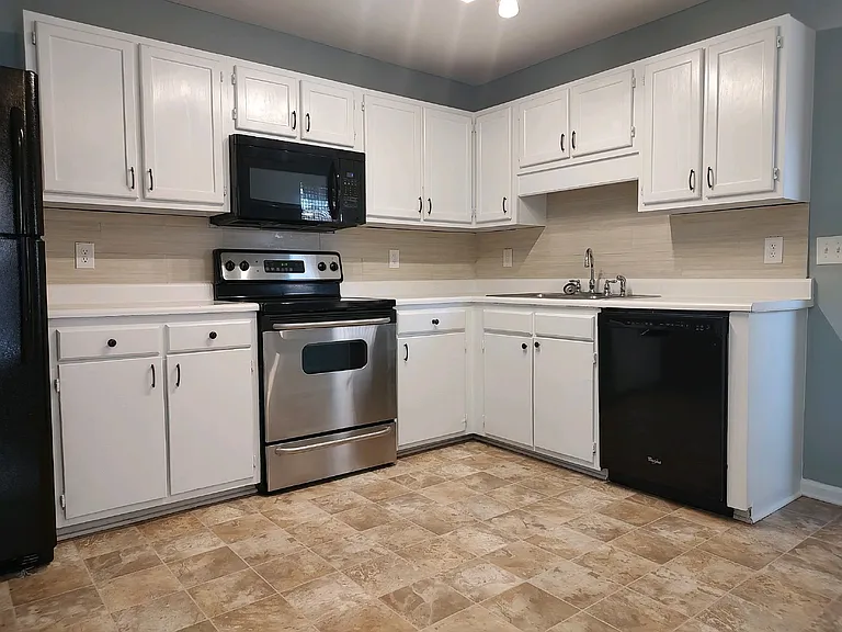 4404 McClelland Dr — Photo 7