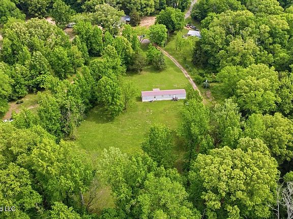 3rd image of 1011 Lake Dr