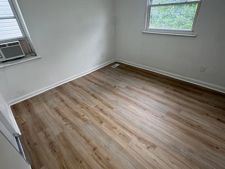 2105 N Pine St — Photo 5