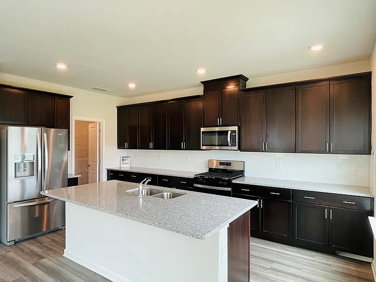 5950 Green Ash — Photo 4