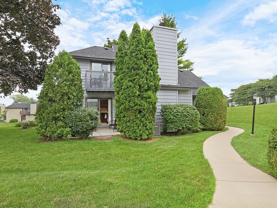 1st image of 736 Glen Way