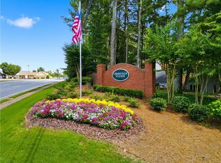 128 Great Oaks Ln, Roswell, GA 30075