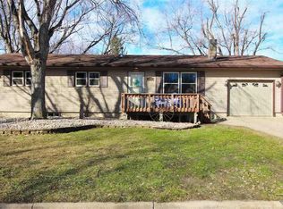 105 Ivy Ln, Harrisburg, SD 57032