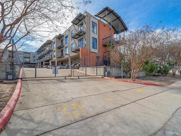 2525 S Lamar Blvd #304 — Photo 27