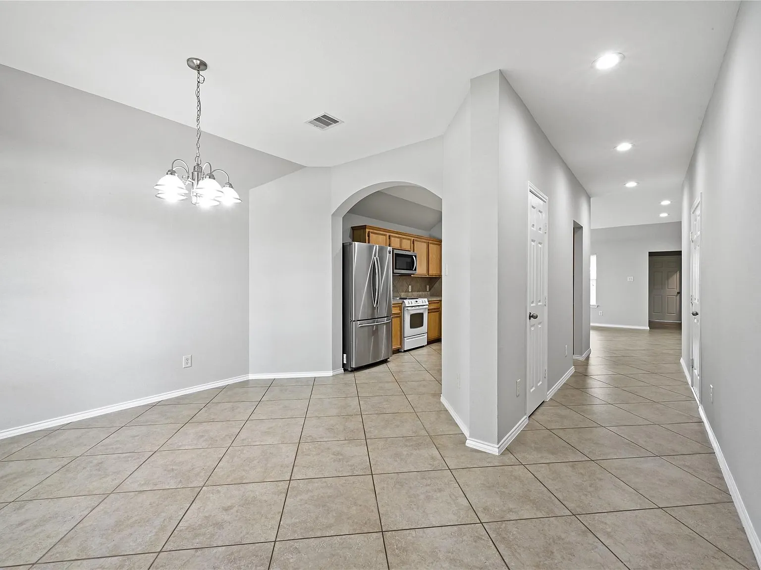 3 bed, 2.0 bath, 1554 sqft, $2,000 — Photo 4