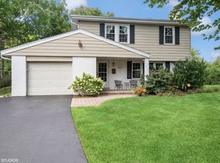 929 Holly Ct, Deerfield, IL 60015