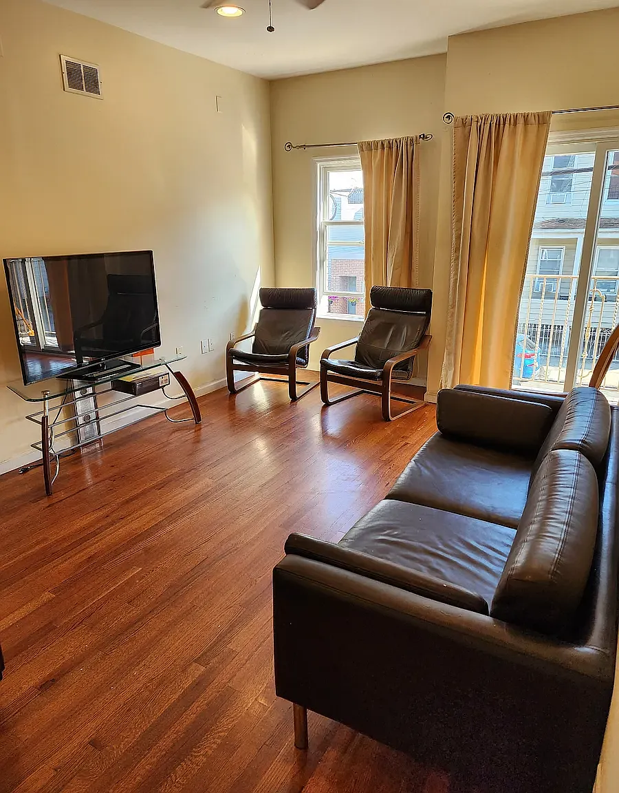 3 bed, 1200 sqft, $3,600 — Photo 4