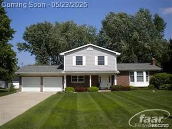 1070 Woodview Dr, Flint, MI 48507