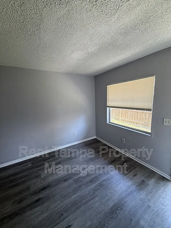 3 bed, 1.0 bath, 858 sqft, $1,650 — Photo 4