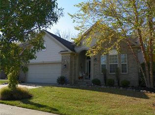 282 Lexington Cir, Broadview Heights, OH 44147