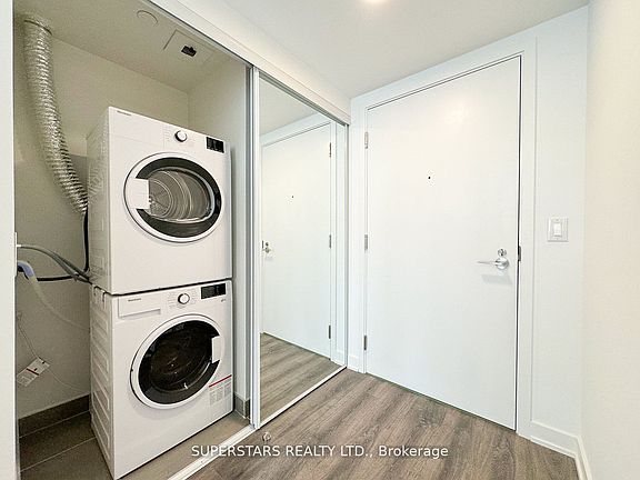 4th image of 65 Mutual St #1002