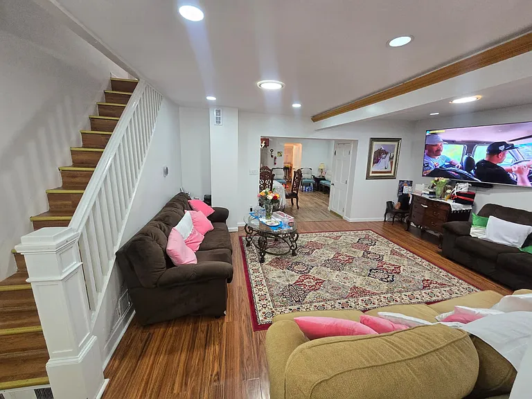 407 Reading St — Photo 2