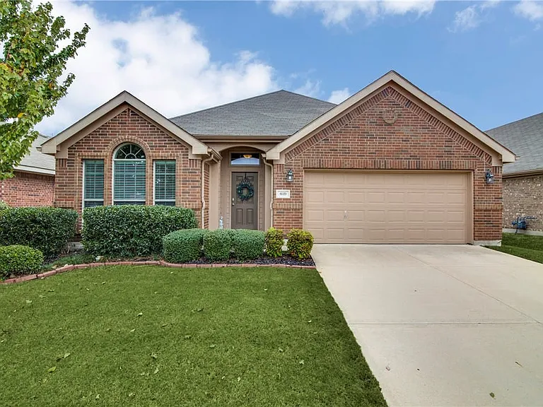 419 Sugarberry Ln — Photo 1